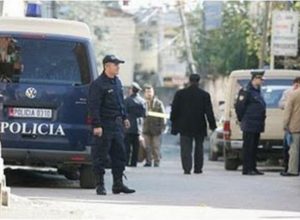 LAJM I FUNDIT/ Të shtëna me armë zjarri në mes të ditës pas një sherri