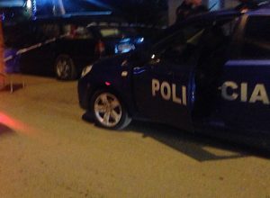 LAJM I FUNDIT/ Plagosje me armë zjarri në një lokal