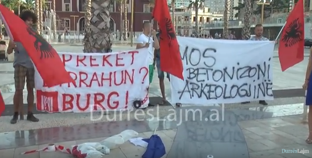 Rikthehen protestat për “Velierën” (VIDEO)