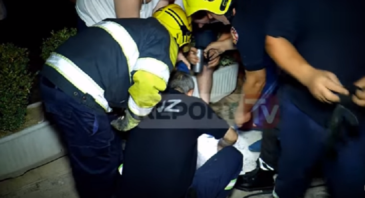 VIDEO/ Momenti kur fëmija nxirret nga puseta pas 1 ore