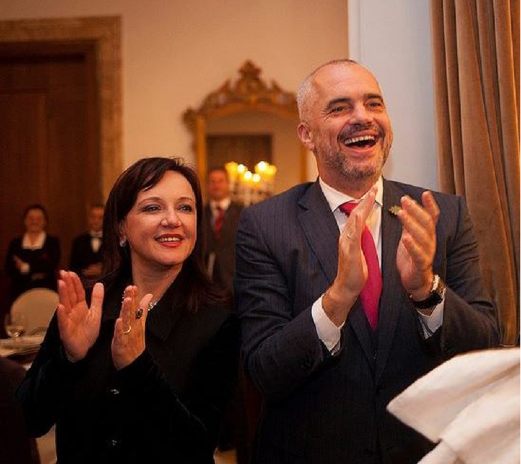 Rama feston ditëlindjen, komentuesit nuk e harrojnë: Edhe 100 se na duhesh!