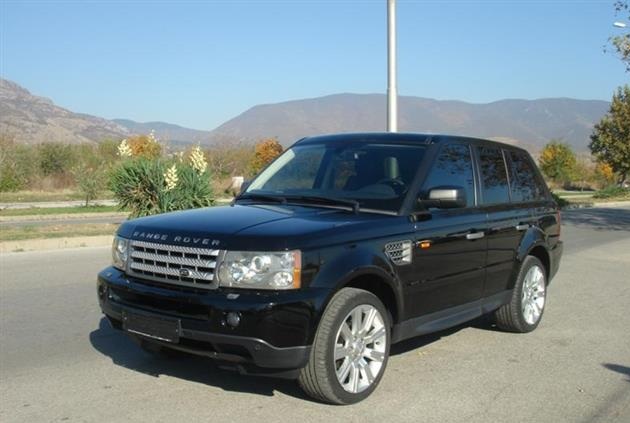 Tre të rinj marrin peng një person me “Rover” dhe e rrahin, policia i zbulon