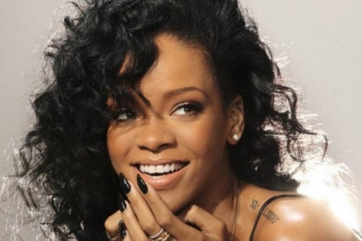 Rihanna shtatzënë? Gjoksi bombastik shton dyshimet (FOTO)