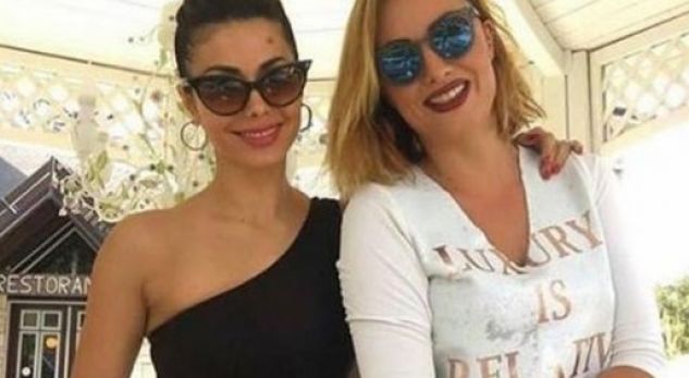 Pozojnë me bikini, 2 këngëtaret shqiptare surprizojnë me format perfekte (FOTO)