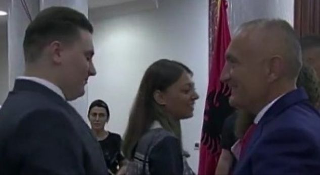 Në ceremoninë për Metën i pranishëm edhe djali i Olldashit, ja pse (FOTO)