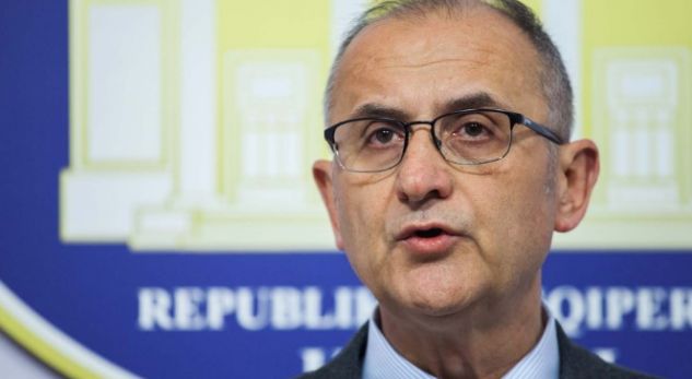 Dorëheqja e krerëve të spitaleve, reagon Petrit Vasili