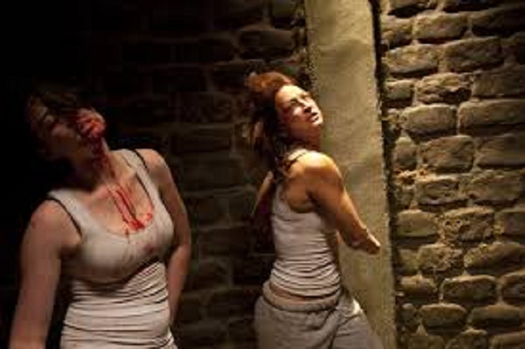 Sherr i rëndë mes 4 grave në Durrës, mjete të forta kokës