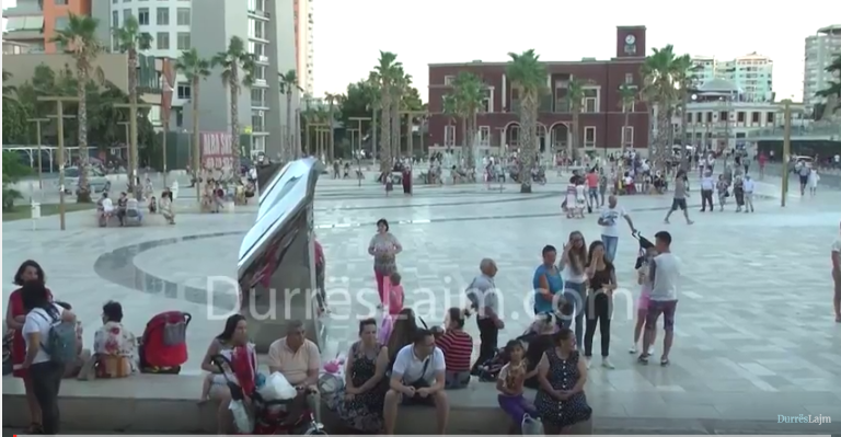 Ky vend në Durrës është kthyer në pikë takimi për qytetarët (VIDEO)
