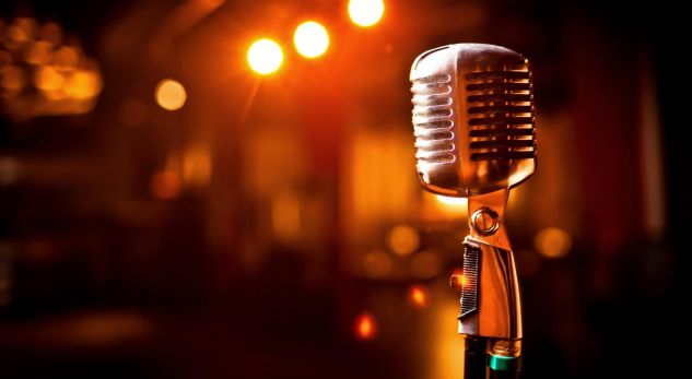 Këngëtarja vdes në skenë në mes të koncertit (FOTO)