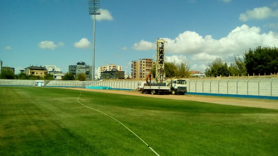 Teuta nuk njeh pushime, stadiumi ndryshon pamje