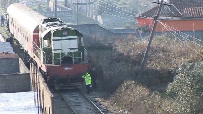 LAJM I FUNDIT/ Aksidentohet rëndë një burrë nga treni në Durrës