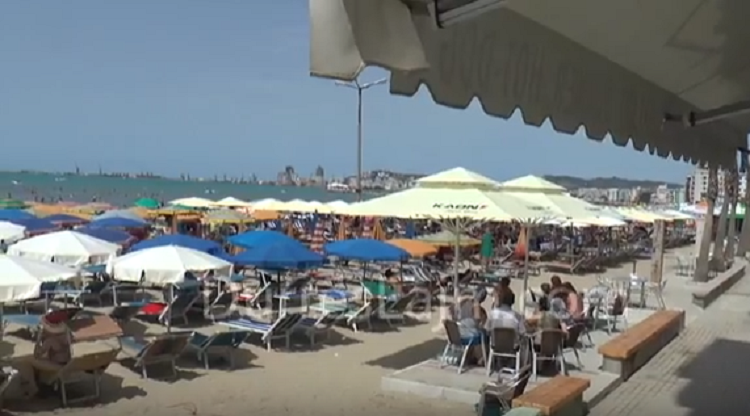 Thahet Manskuria, probleme me ujin e pijshëm në Shkëmbin e Kavajës (VIDEO)