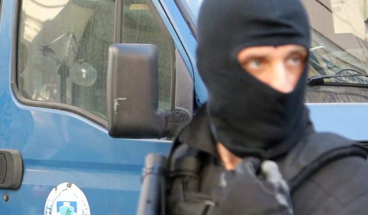 Polici grek infiltrohet në rrjetin e drogës: Aty më prisnin shqiptarë të armatosur rëndë