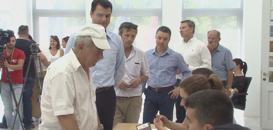 Zyrtare/ Ja sa anëtarë votuan në 12 qarqe për liderin e PD-së