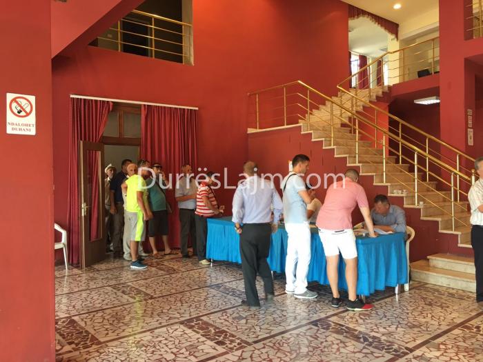 Populli demokrat i Durrësit: Ja arsyet që marrim pjesë në votime (VIDEO)