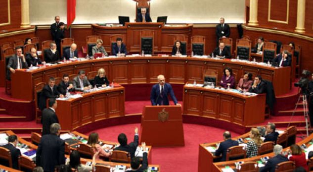 EMRAT/ Ja cilët janë deputetët ende studentë