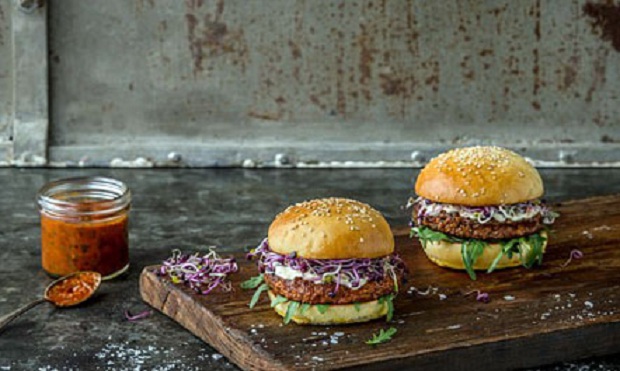 Zvicër, dalin në treg hamburgera me… insekte