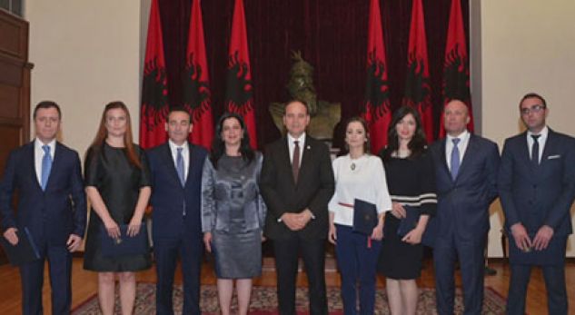 Dorëhiqen ministrat teknikë