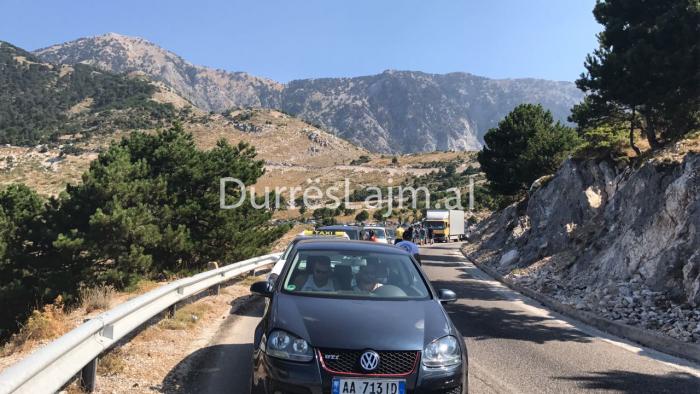 Të gjithë drejt jugut, bllokohet Llogaraja (FOTO)
