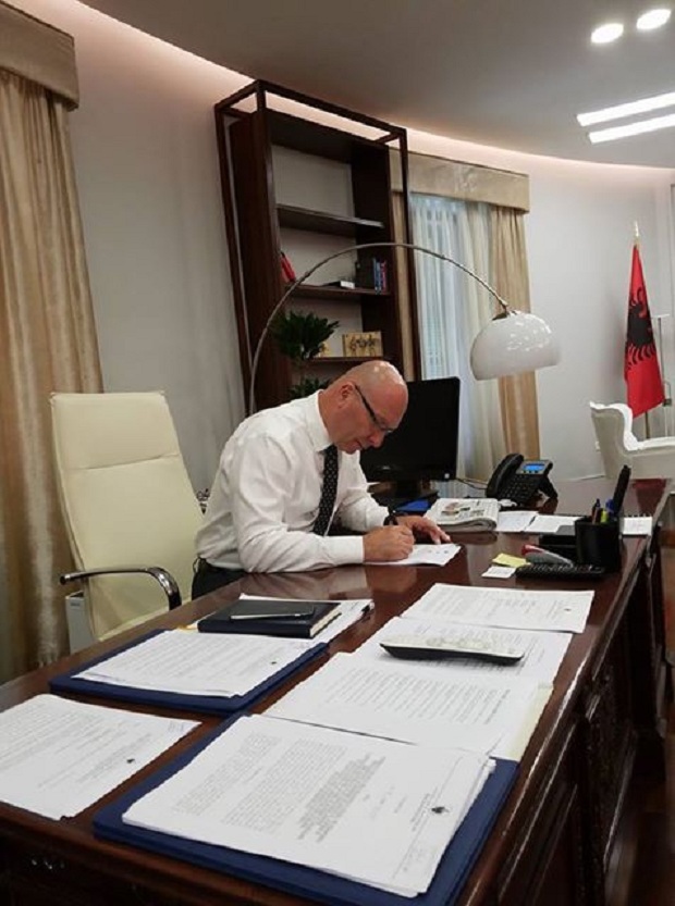 Ministri Demiraj ka një mesazh të fortë për prokurorinë