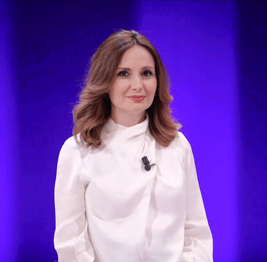 Jorida Tabaku sulmon Ramën: Na sjell peshqesh heqjen e vizave