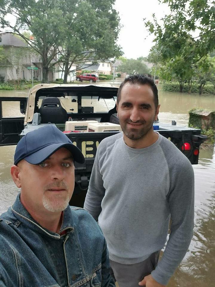 Uragani/ Njihuni me shqiptarin që punon vullnetarisht për të shpëtuar njerëzit