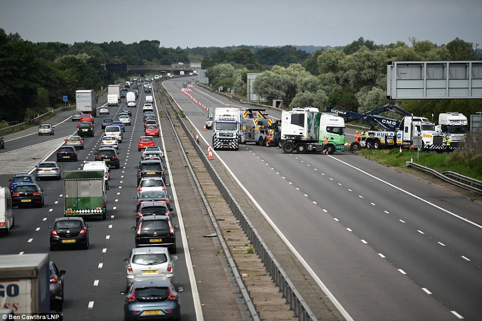 Aksidenti i frikshëm, shuhet e gjithë familja (FOTO)