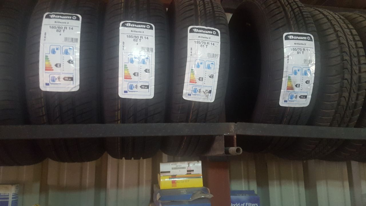 Zbulohet grupi që vodhi goma në një servis, gjenden disa prej tyre