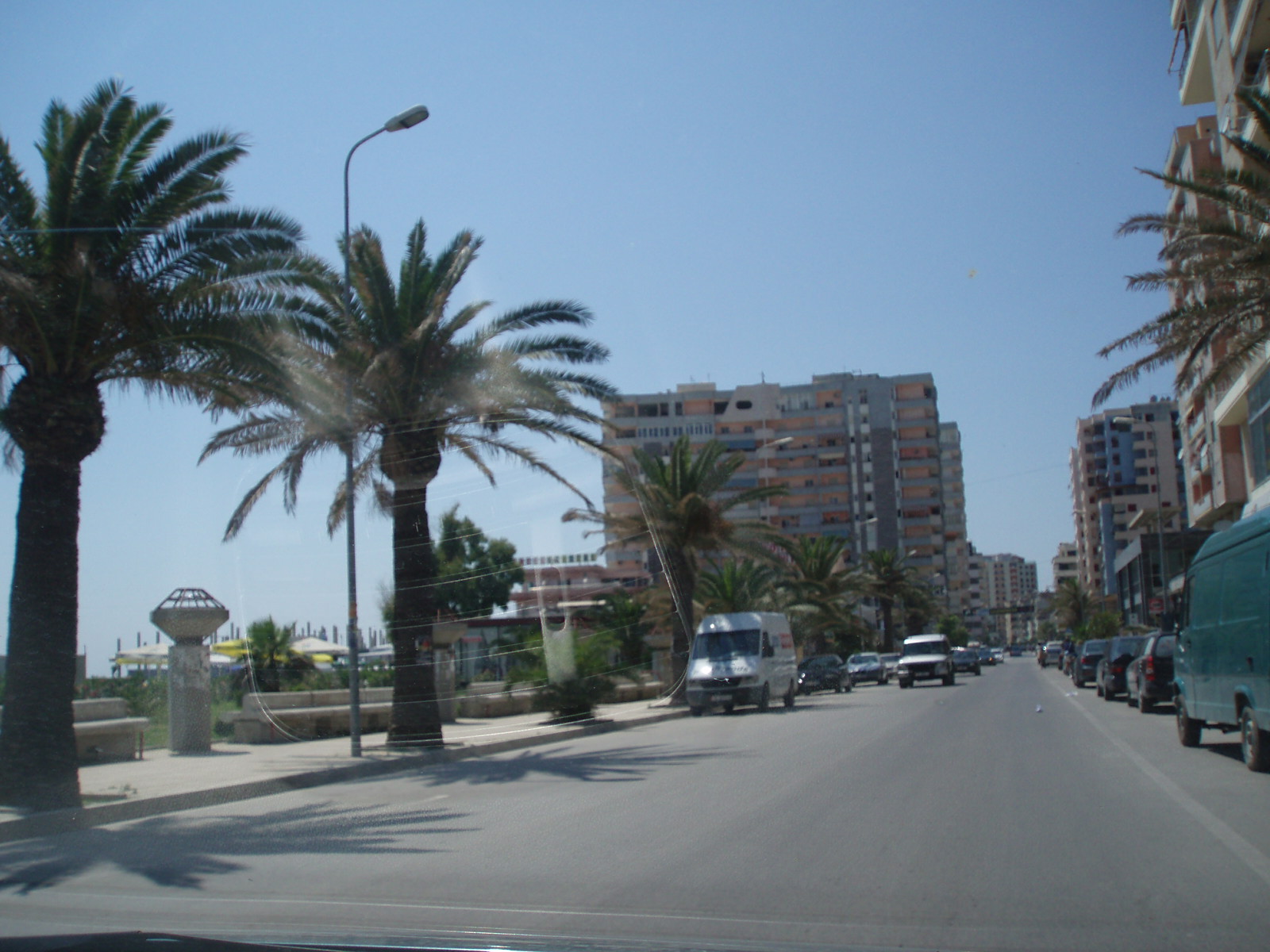 Sherr për pagesën, grusht gruas në mes të Durrësit