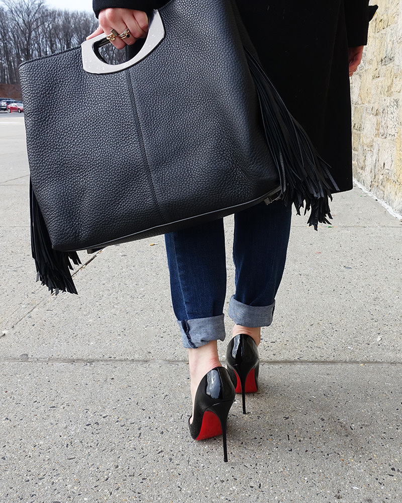 Zbulohet “misteri”! Ja pse këpucët Christian Louboutin janë të kuqe nga poshtë