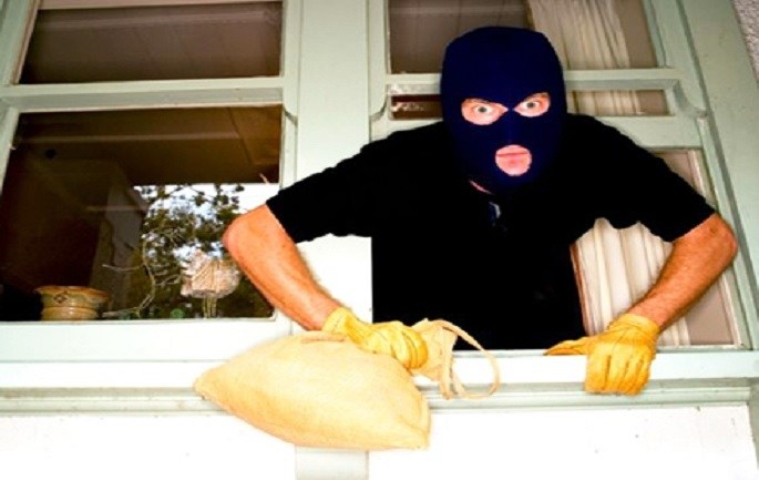 “Jeni të rrethuar, dorëzohuni”, si i kapi mat policia italiane dy shqiptarët