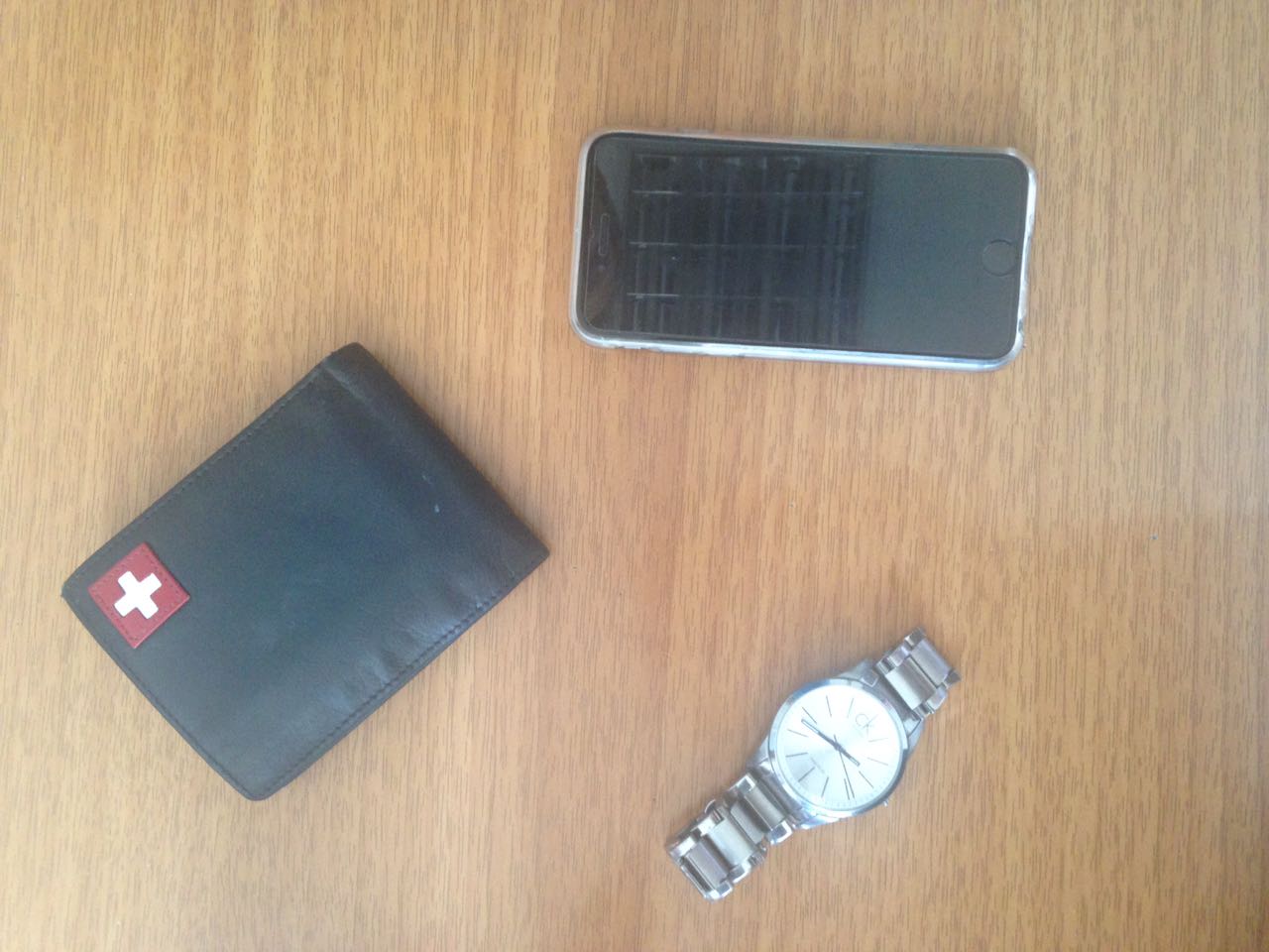 “Skifteri” nga Durrësi vjedh pushuesit, kapet me iPhone e “Calvin Klein” dhe drogë