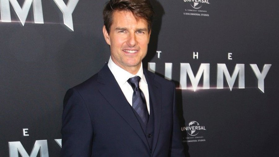 Tom Cruise “ul nga froni” të pasmet e Kim Kardashian (FOTO)