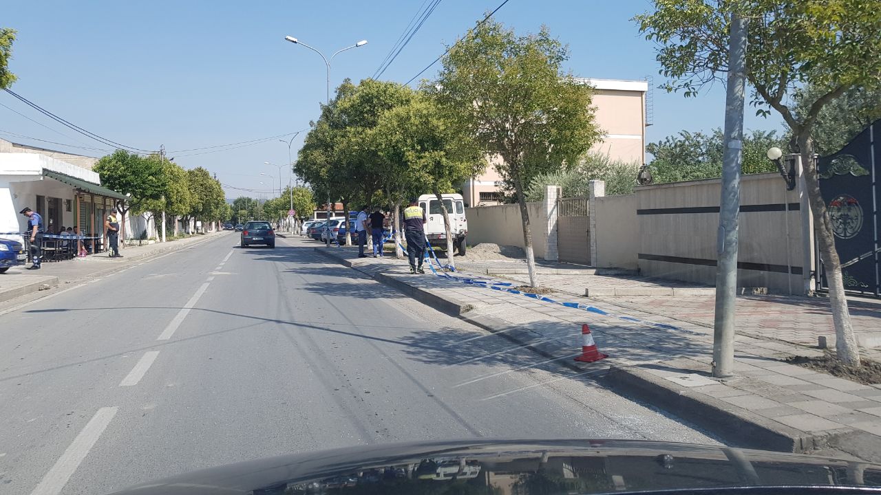Atentat me kallashnikov makinës së biznesmenit të njohur në Shijak (FOTO, VIDEO)