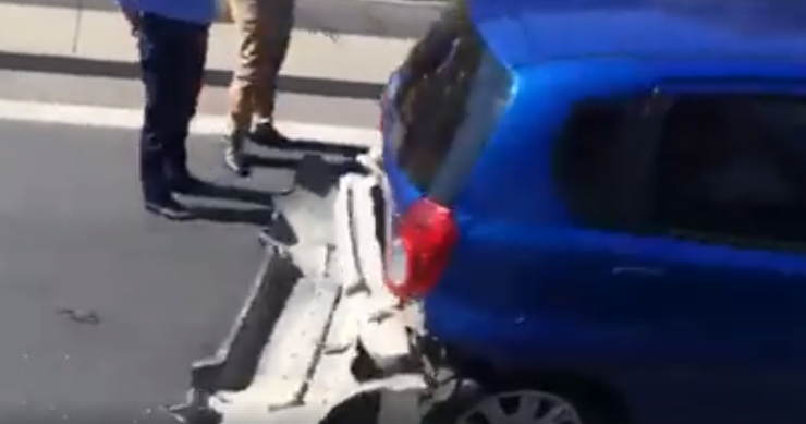 Përplasen tre automjete në autostradën Tiranë-Durrës (VIDEO)