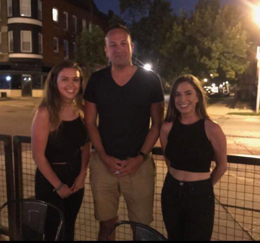 Kamerierja nuk njeh kryeministrin, e lë të presë 20 minuta