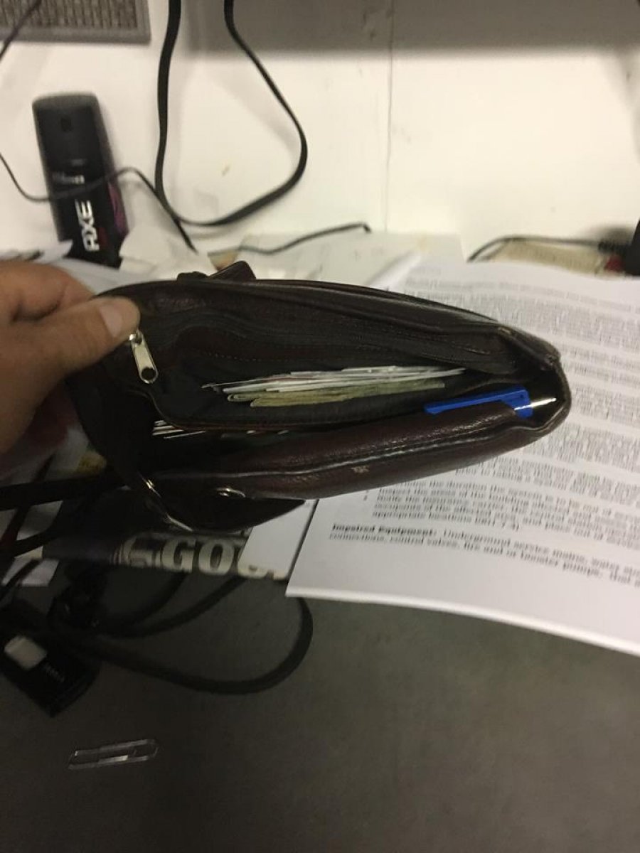 Shqiptari gjen portofolin plot me para dhe ja çfarë bën