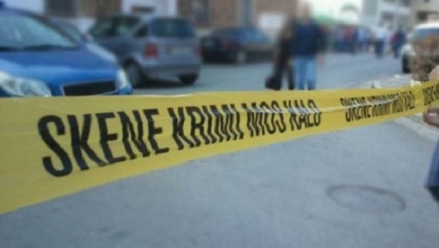 Zbardhet vrasja me sqepar/ Burri “çmendej” nga xhelozia, e ndoqi të shoqen deri tek shtëpia e vajzës