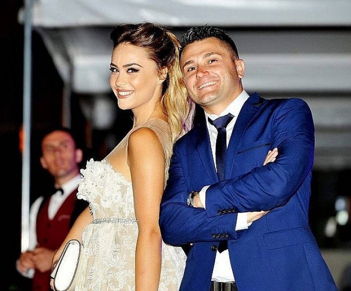 Besi dhe Xhensila dasmë madhështore. Politikanë e njerëz të famshëm në ceremoninë VIP