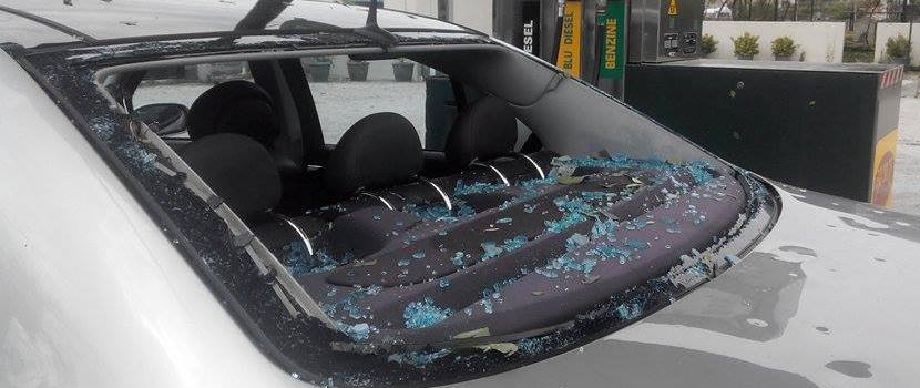 Durrës, 32-vjeçari thyen xhamat e “Audi”-t të 28-vjeçarit