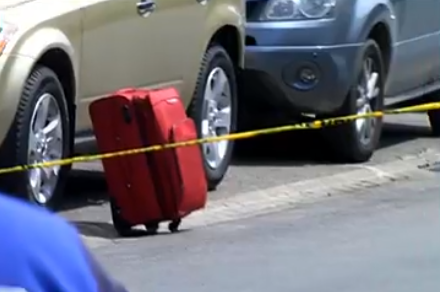 Alarmi për bombë te “21 Dhjetori”, çfarë kishte brenda valixhes së kuqe (FOTO)