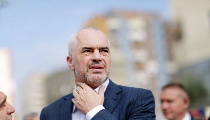 Rama mbledh ministrat e rinj në Vlorë