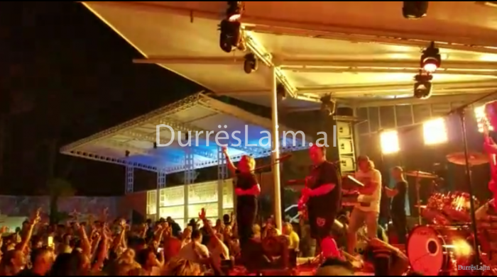 Elita 5 dhuron spektakël në Durrës (VIDEO)