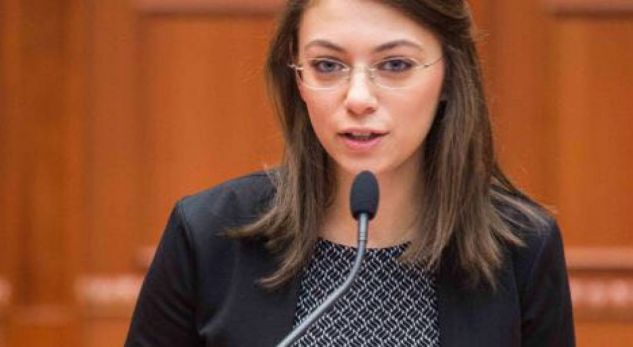 Deputetja e LSI-së tregon për pushimet e saj dhe angazhimet në shtator