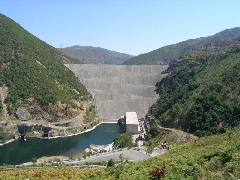 Fierza drejt pikës së krizës, ulet në 269 metër