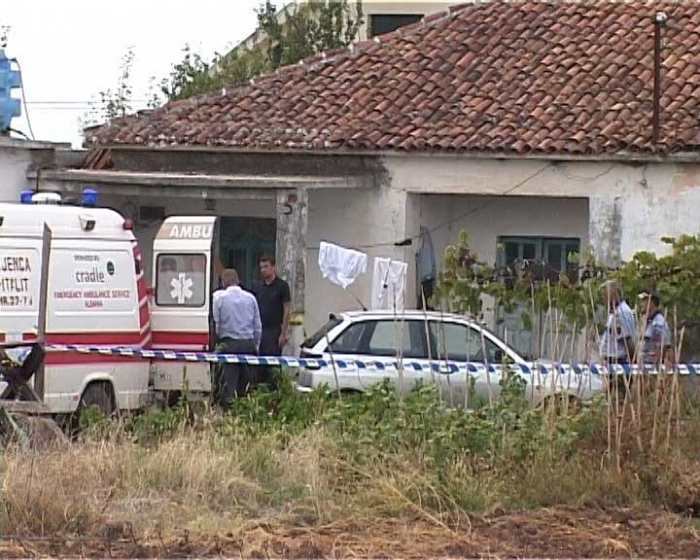 U masakrua me sqepar nga bashkëshorti, ndërron jetë në spital 51-vjeçarja