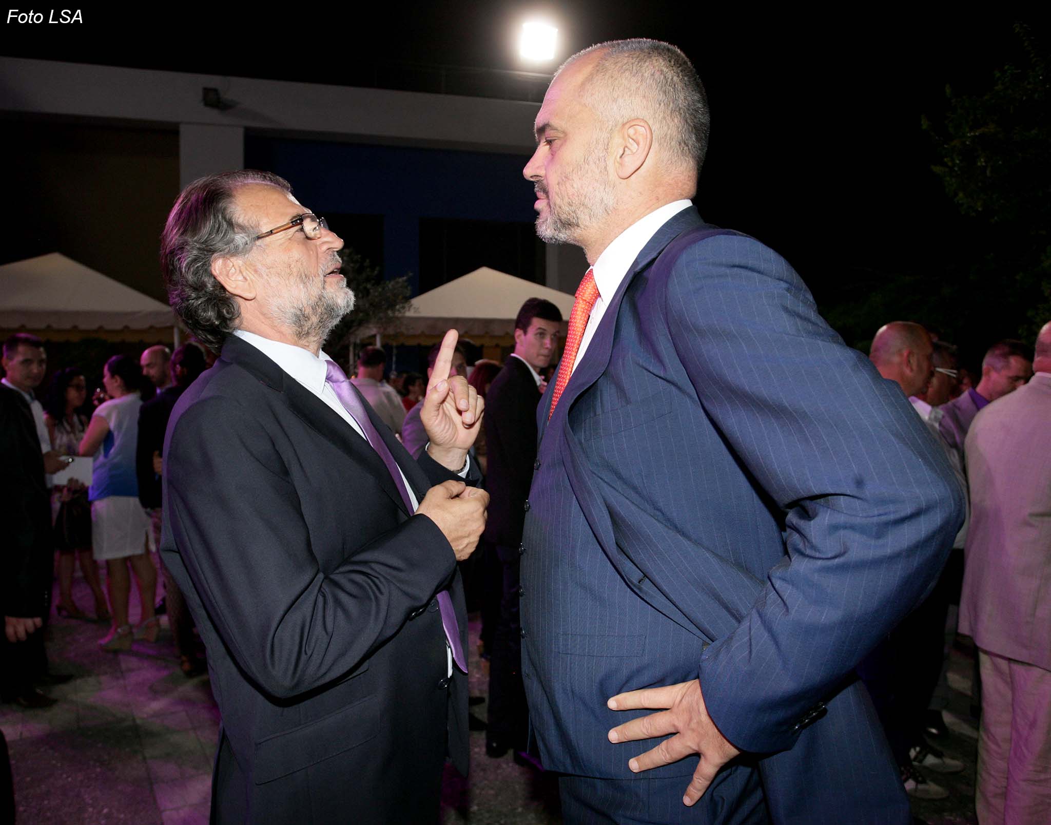 Kokëdhima-Ramës: Manipulator, lëri atletet por vish çizmet dhe shuaj zjarret