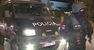 Burrë e grua masakrohen me mjete të forta nga nipi