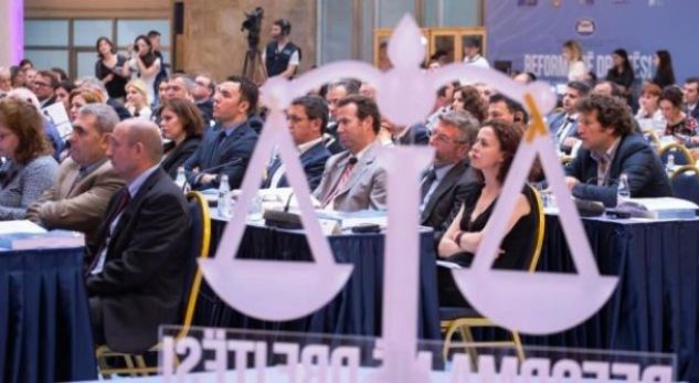 Vettingu hap vende të reja pune, ja deri kur mund të aplikoni