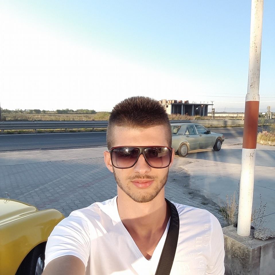 I vranë djalin për një karikues, rrëfimi i dhimbshëm i nënës: Ç’më tha 30 minuta para krimit